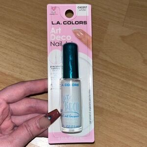 LA COLORS art deco nail art lacquer in white